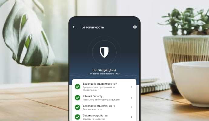 Мобильный телефон с приложением Norton Mobile Security